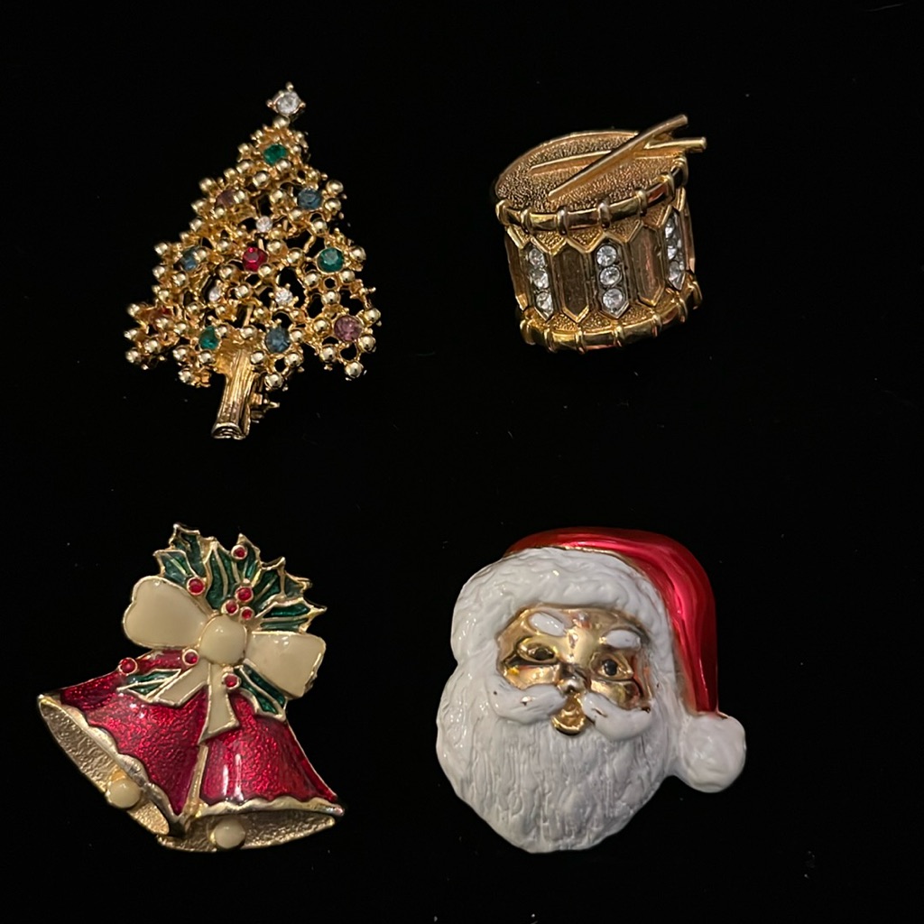 Christmas Brooch Lot Of Four Tree Choir Drum Bells Santa 32$